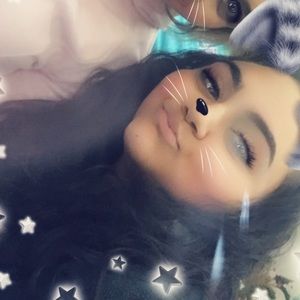 Meet your Posher, Selena